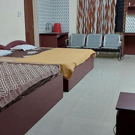 Guruvayur Adithya Exterior photo