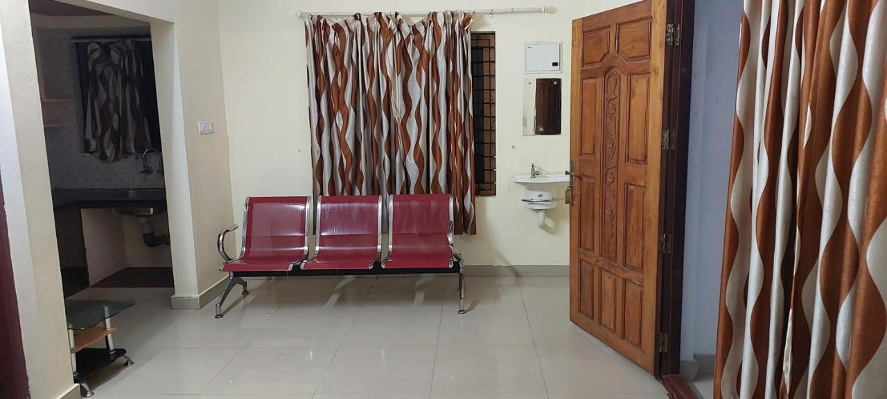 Guruvayur Adithya Exterior photo